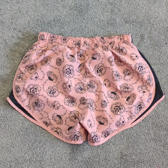 Nike Shorts with Roses - Picture 3 of 5